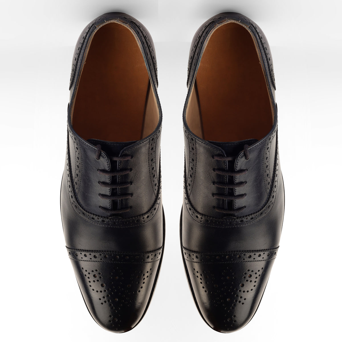 CROWNED BROGUE OXFORD SHOE (BLACK)