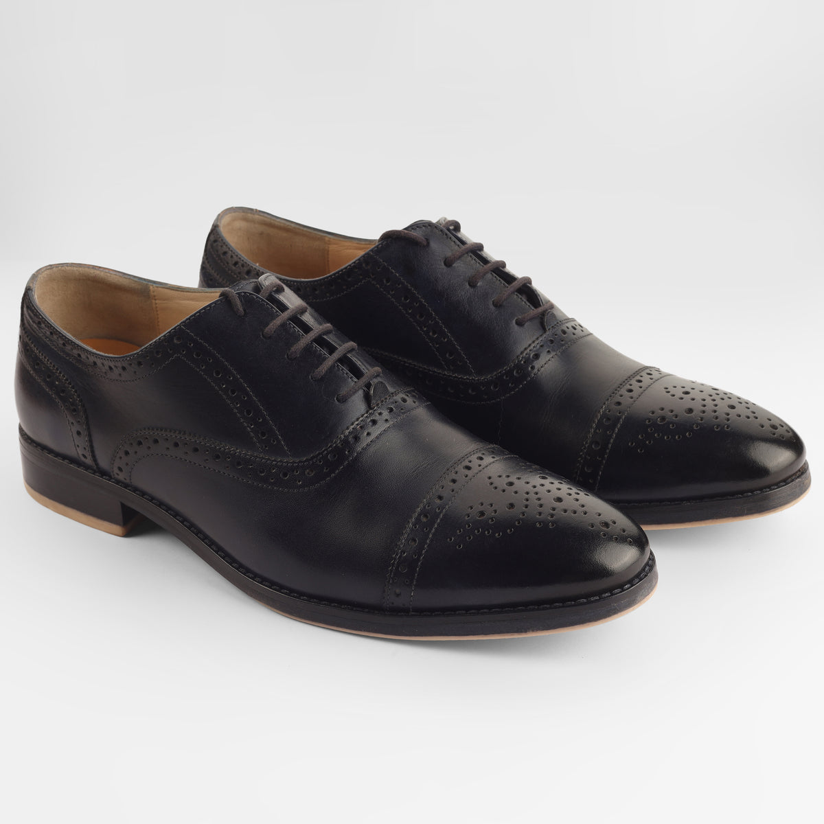 CROWNED BROGUE OXFORD SHOE (BLACK)