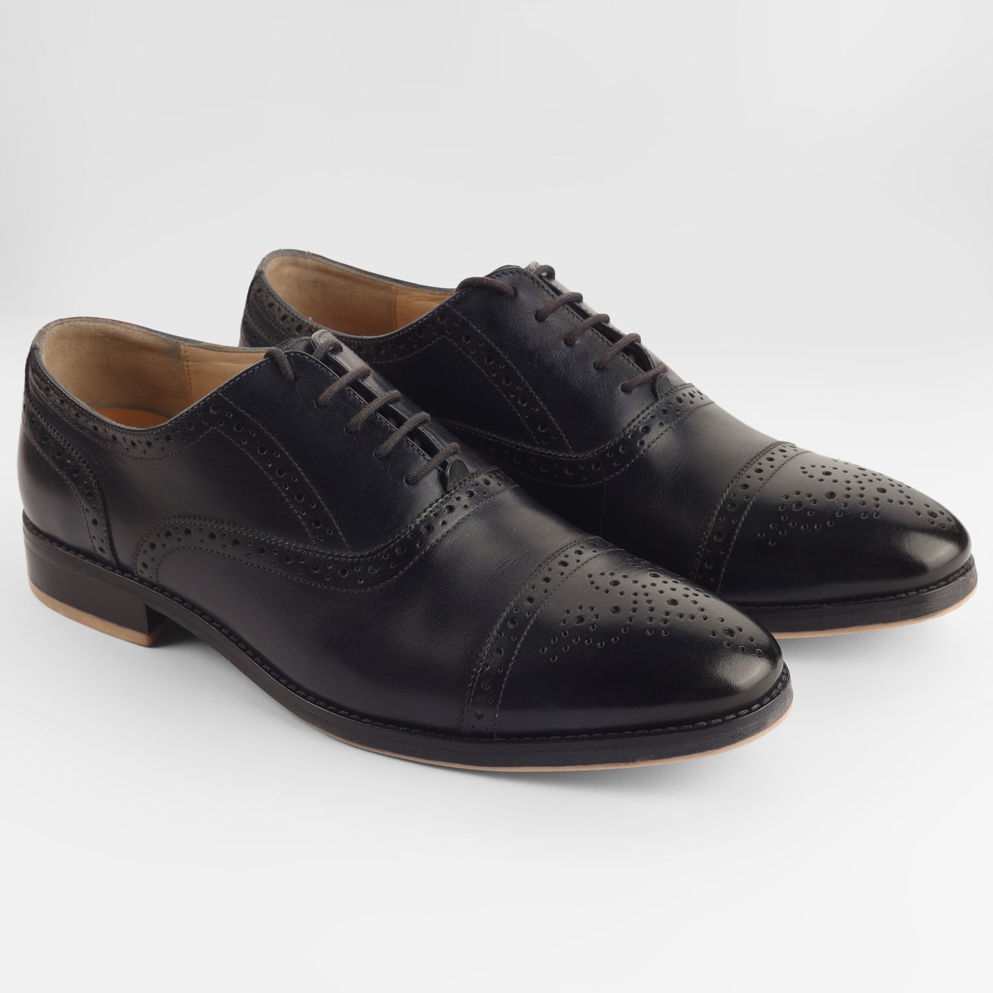 CROWNED BROGUE OXFORD SHOE (BLACK)