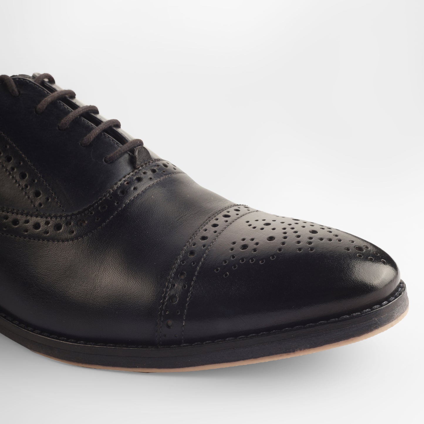 CROWNED BROGUE OXFORD SHOE (BLACK)